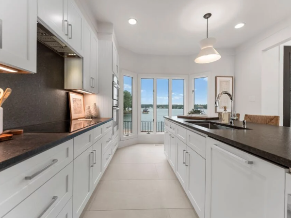 Lake Norman Retreat with 360-Degree Views - Exclusive Accomodations